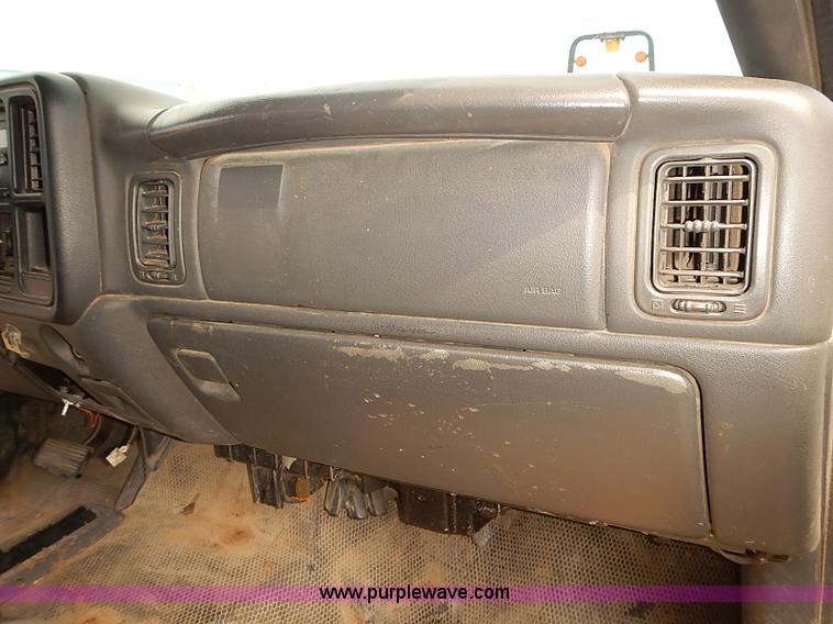 image for item E7780 2005 Chevrolet Silverado 2500HD Crew Cab pickup truck