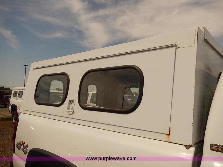 image for item E7780 2005 Chevrolet Silverado 2500HD Crew Cab pickup truck