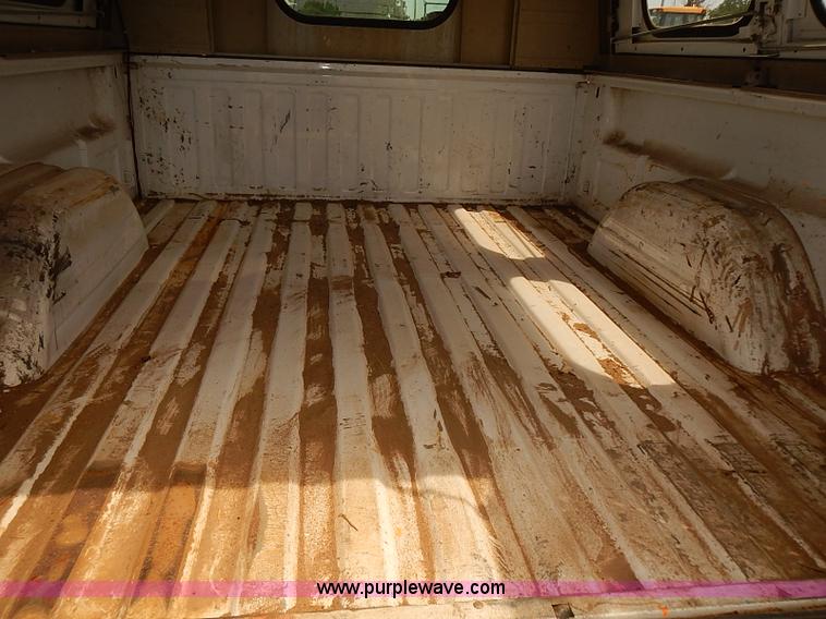 image for item E7780 2005 Chevrolet Silverado 2500HD Crew Cab pickup truck