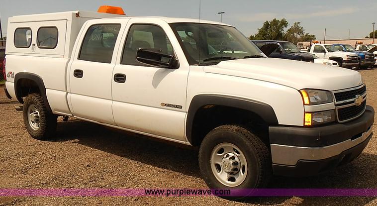 image for item E7781 2006 Chevrolet Silverado 2500HD Crew Cab pickup truck