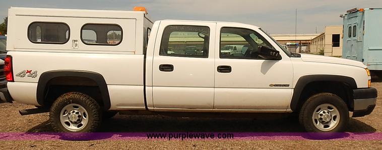image for item E7781 2006 Chevrolet Silverado 2500HD Crew Cab pickup truck
