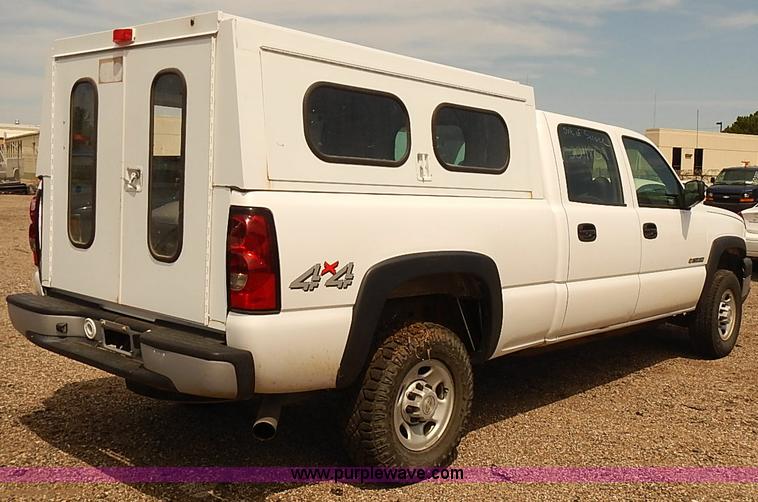image for item E7781 2006 Chevrolet Silverado 2500HD Crew Cab pickup truck