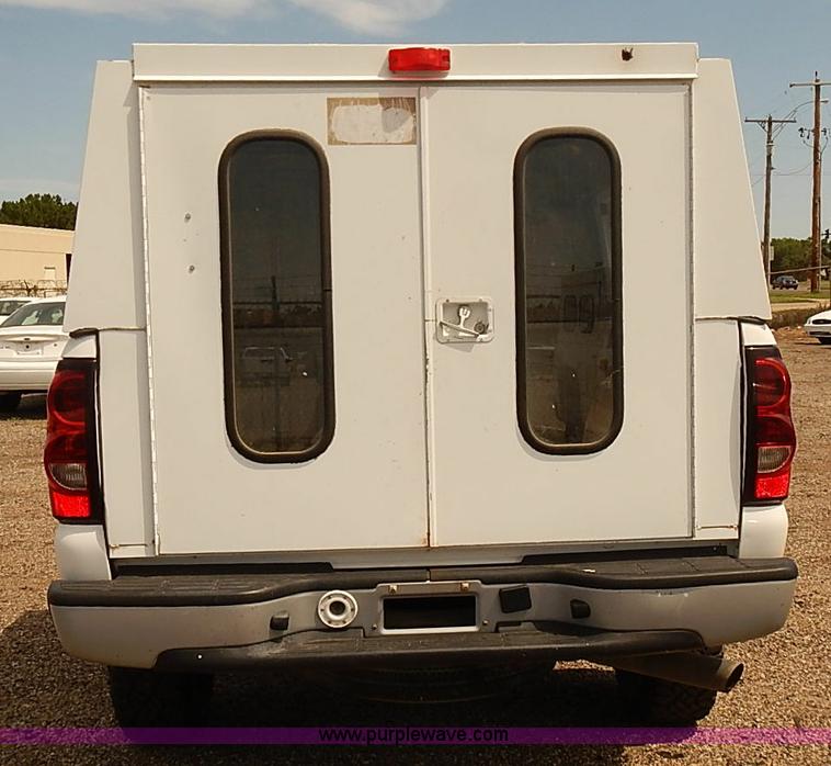 image for item E7781 2006 Chevrolet Silverado 2500HD Crew Cab pickup truck