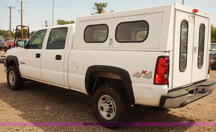 image for item E7781 2006 Chevrolet Silverado 2500HD Crew Cab pickup truck