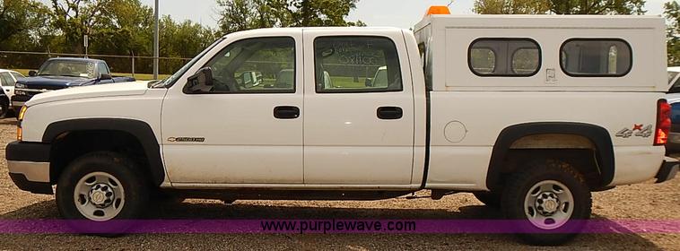 image for item E7781 2006 Chevrolet Silverado 2500HD Crew Cab pickup truck