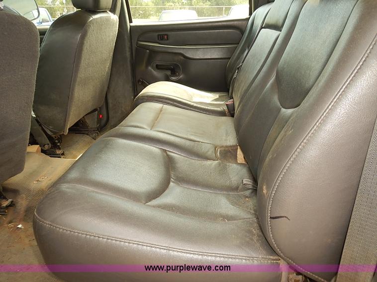 image for item E7781 2006 Chevrolet Silverado 2500HD Crew Cab pickup truck