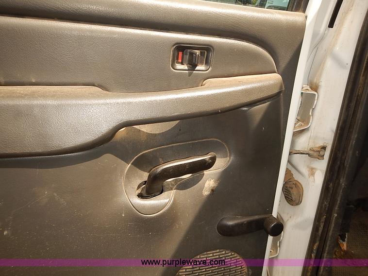 image for item E7781 2006 Chevrolet Silverado 2500HD Crew Cab pickup truck