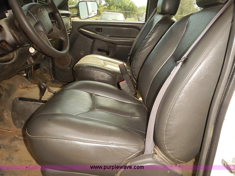 image for item E7781 2006 Chevrolet Silverado 2500HD Crew Cab pickup truck