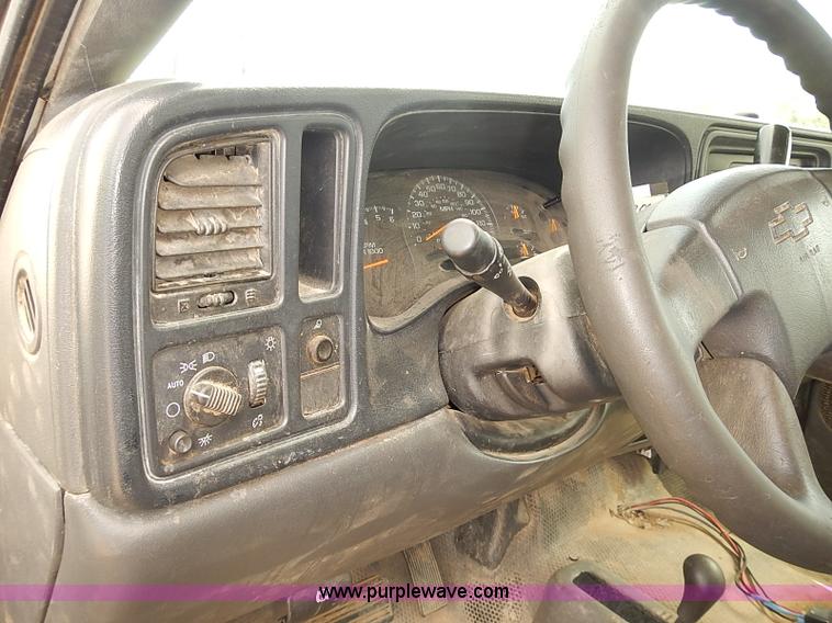 image for item E7781 2006 Chevrolet Silverado 2500HD Crew Cab pickup truck