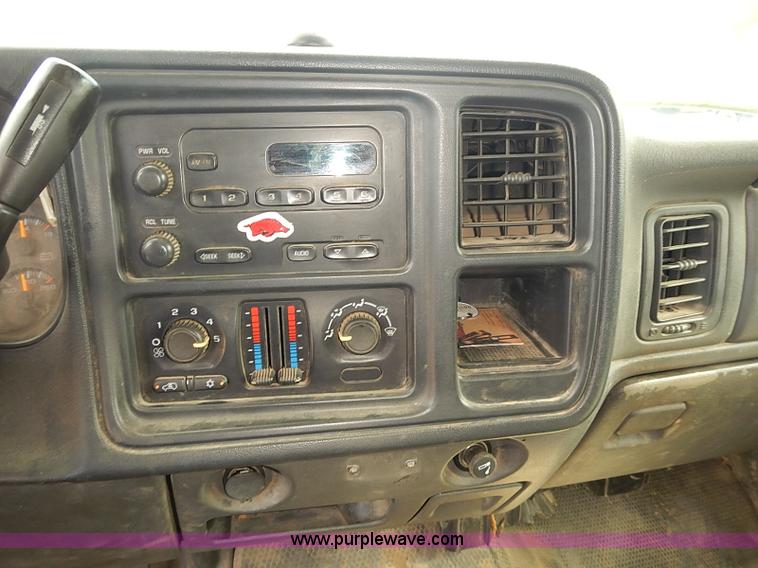 image for item E7781 2006 Chevrolet Silverado 2500HD Crew Cab pickup truck