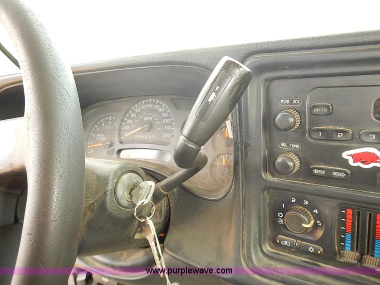 image for item E7781 2006 Chevrolet Silverado 2500HD Crew Cab pickup truck