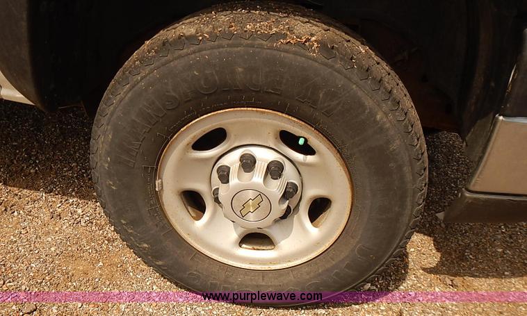 image for item E7781 2006 Chevrolet Silverado 2500HD Crew Cab pickup truck