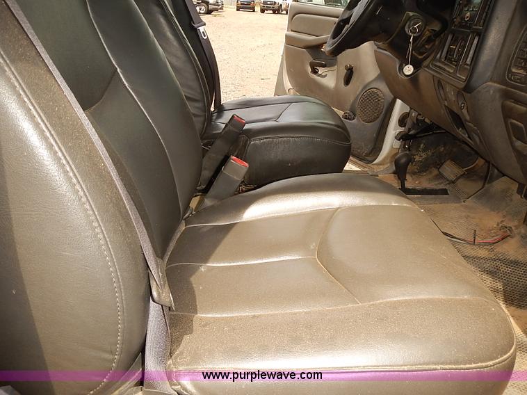 image for item E7781 2006 Chevrolet Silverado 2500HD Crew Cab pickup truck