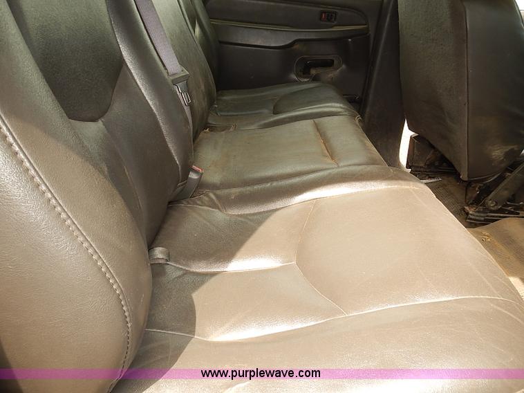 image for item E7781 2006 Chevrolet Silverado 2500HD Crew Cab pickup truck