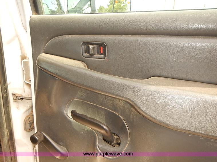 image for item E7781 2006 Chevrolet Silverado 2500HD Crew Cab pickup truck