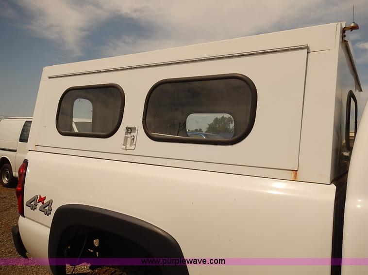 image for item E7781 2006 Chevrolet Silverado 2500HD Crew Cab pickup truck