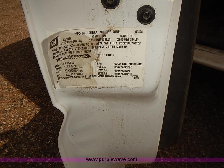 image for item E7781 2006 Chevrolet Silverado 2500HD Crew Cab pickup truck