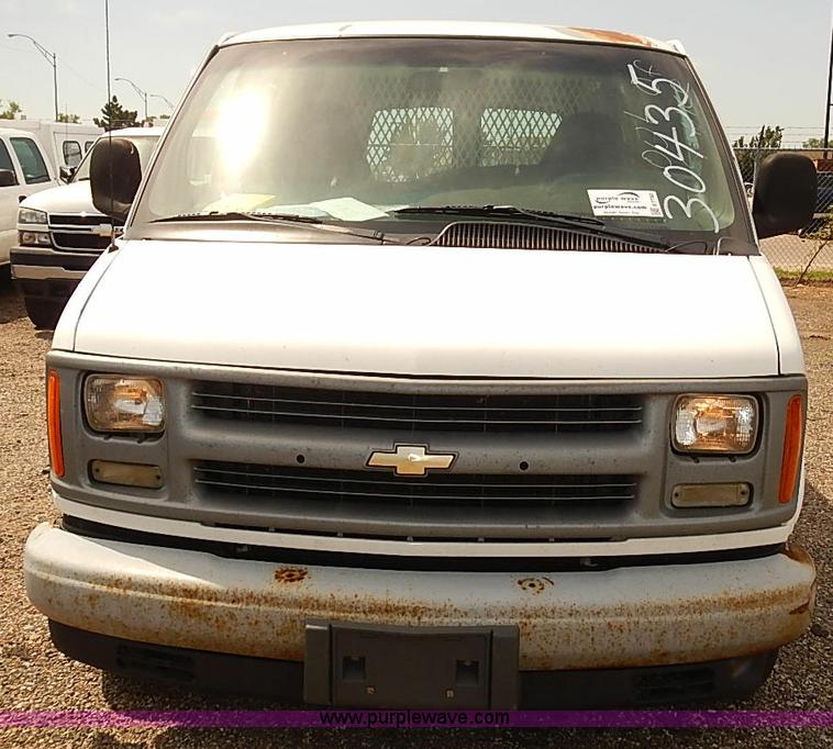 image for item E7782 2002 Chevrolet Express 1500 Cargo van