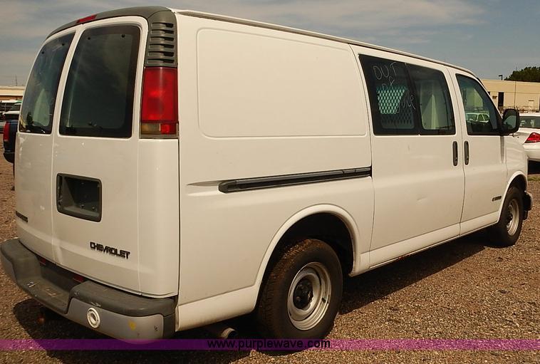 image for item E7782 2002 Chevrolet Express 1500 Cargo van