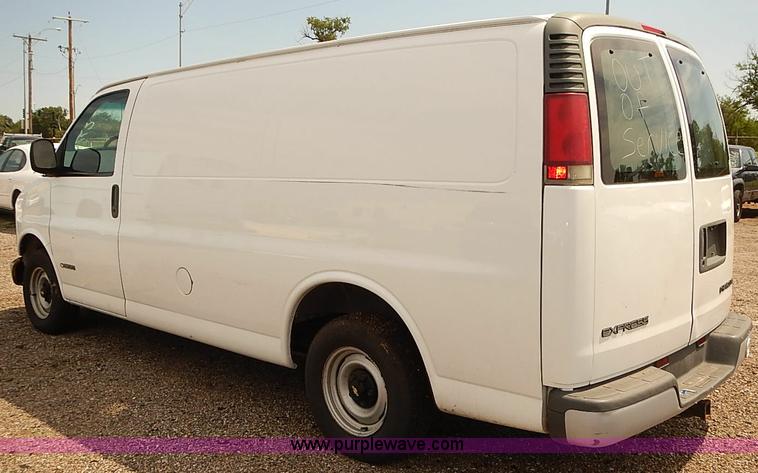 image for item E7782 2002 Chevrolet Express 1500 Cargo van