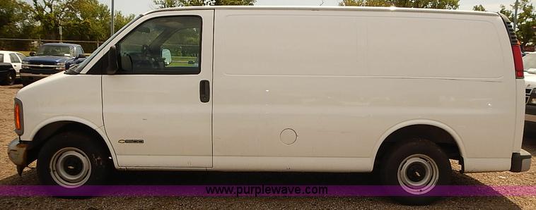 image for item E7782 2002 Chevrolet Express 1500 Cargo van