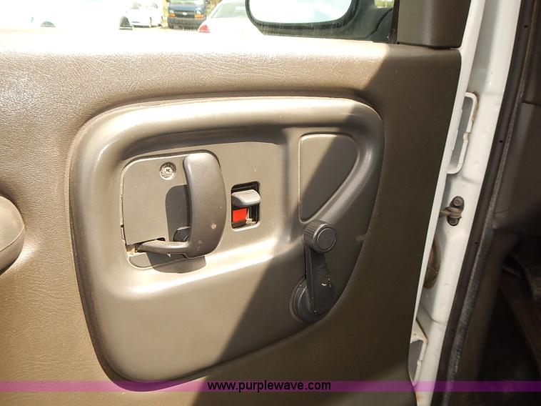 image for item E7782 2002 Chevrolet Express 1500 Cargo van