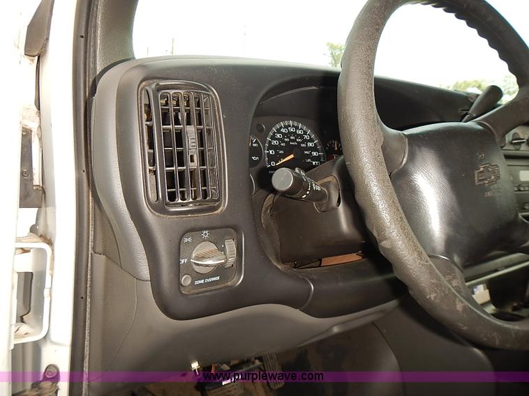 image for item E7782 2002 Chevrolet Express 1500 Cargo van