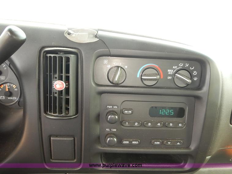 image for item E7782 2002 Chevrolet Express 1500 Cargo van