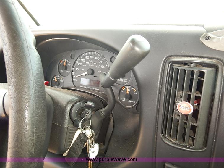 image for item E7782 2002 Chevrolet Express 1500 Cargo van