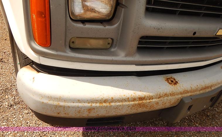 image for item E7782 2002 Chevrolet Express 1500 Cargo van