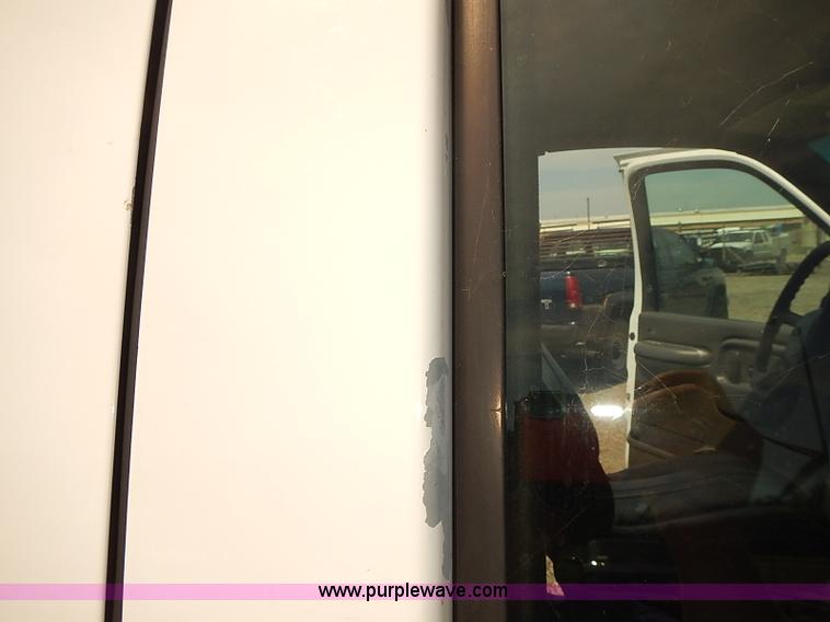 image for item E7782 2002 Chevrolet Express 1500 Cargo van