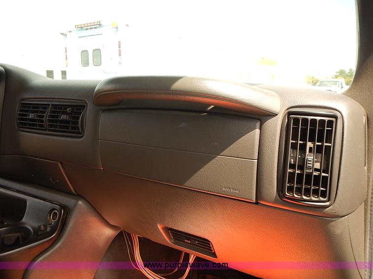 image for item E7782 2002 Chevrolet Express 1500 Cargo van