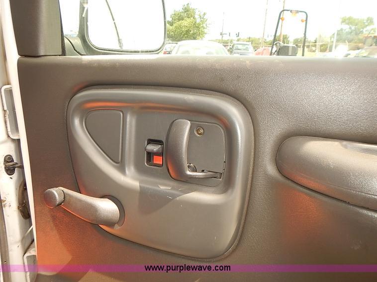image for item E7782 2002 Chevrolet Express 1500 Cargo van