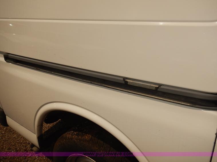 image for item E7782 2002 Chevrolet Express 1500 Cargo van