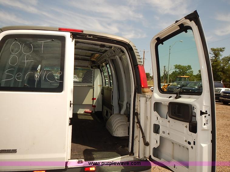 image for item E7782 2002 Chevrolet Express 1500 Cargo van