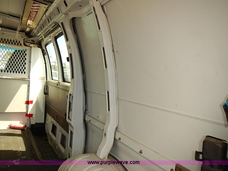 image for item E7782 2002 Chevrolet Express 1500 Cargo van