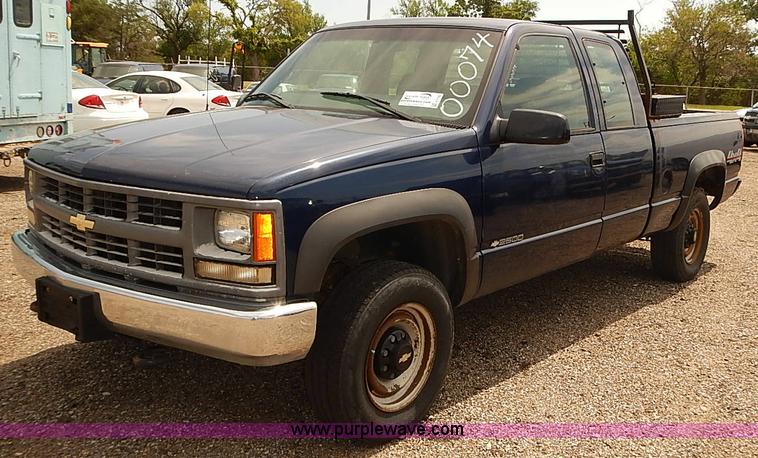 image for item E7783 1999 Chevrolet 2500 Ext. Cab pickup truck