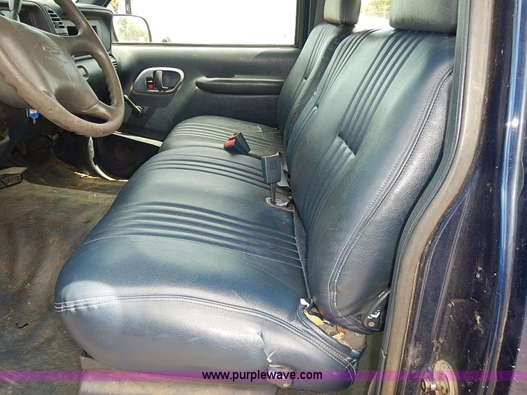 image for item E7783 1999 Chevrolet 2500 Ext. Cab pickup truck