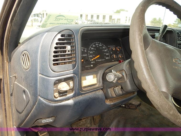 image for item E7783 1999 Chevrolet 2500 Ext. Cab pickup truck