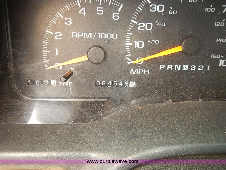 image for item E7783 1999 Chevrolet 2500 Ext. Cab pickup truck