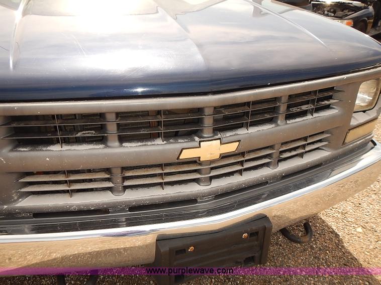 image for item E7783 1999 Chevrolet 2500 Ext. Cab pickup truck