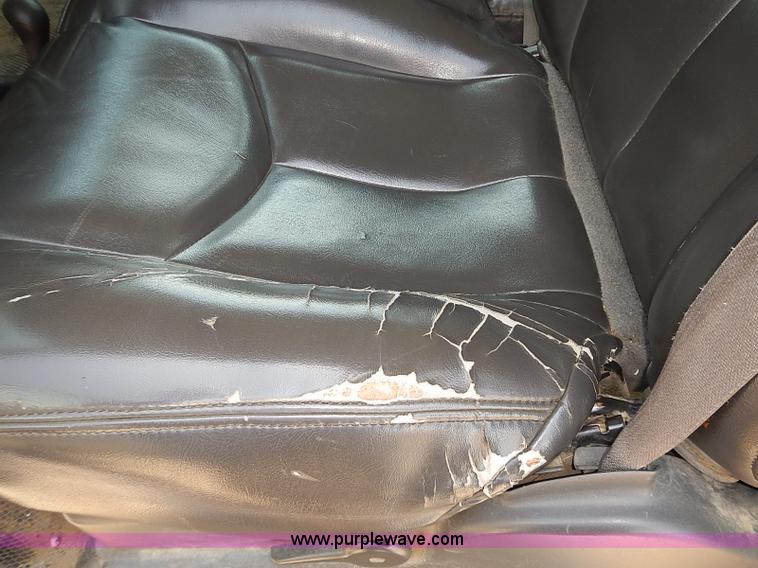 image for item E7784 2004 Chevrolet Silverado 2500HD Crew Cab pickup truck