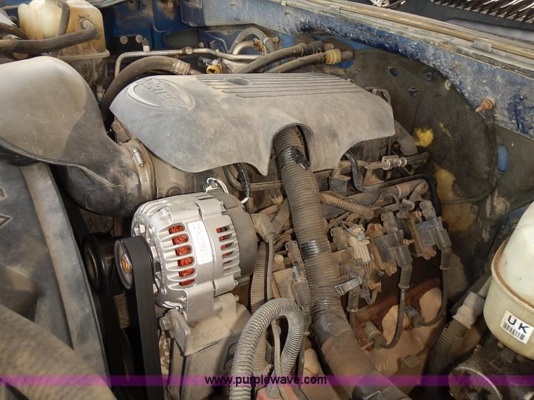 image for item E7784 2004 Chevrolet Silverado 2500HD Crew Cab pickup truck