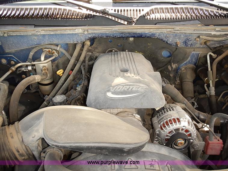 image for item E7784 2004 Chevrolet Silverado 2500HD Crew Cab pickup truck