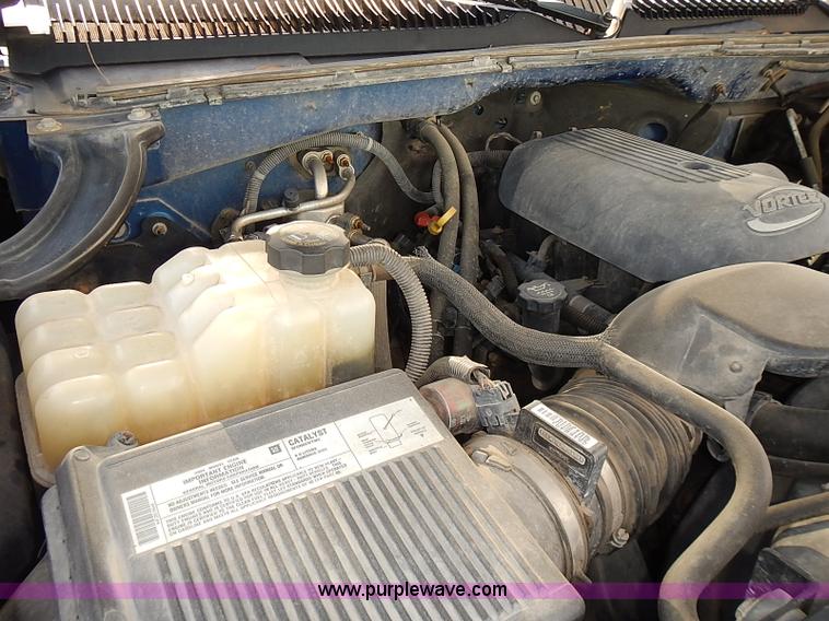 image for item E7784 2004 Chevrolet Silverado 2500HD Crew Cab pickup truck