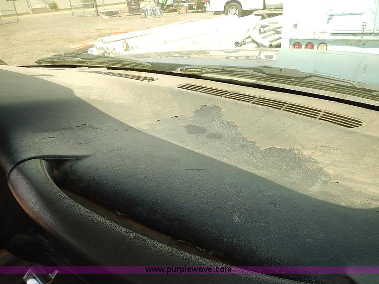 image for item E7784 2004 Chevrolet Silverado 2500HD Crew Cab pickup truck