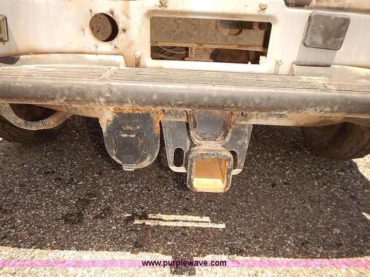 image for item E7784 2004 Chevrolet Silverado 2500HD Crew Cab pickup truck