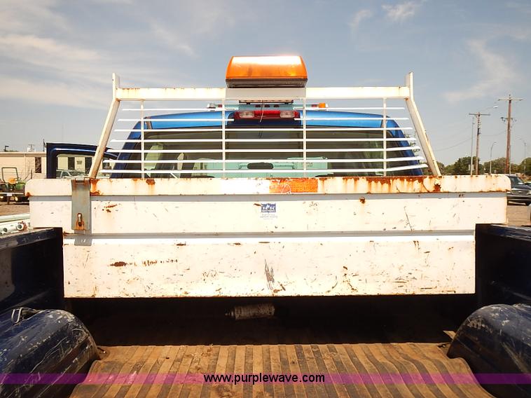 image for item E7784 2004 Chevrolet Silverado 2500HD Crew Cab pickup truck