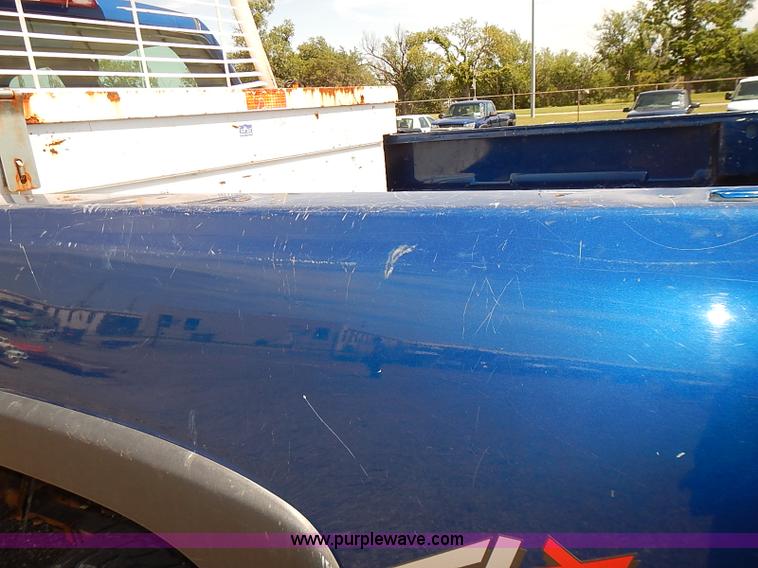 image for item E7784 2004 Chevrolet Silverado 2500HD Crew Cab pickup truck