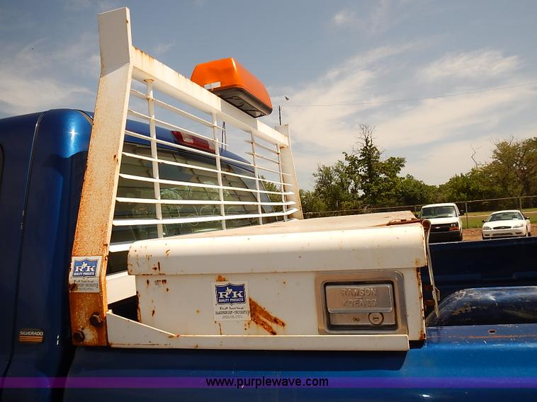 image for item E7784 2004 Chevrolet Silverado 2500HD Crew Cab pickup truck